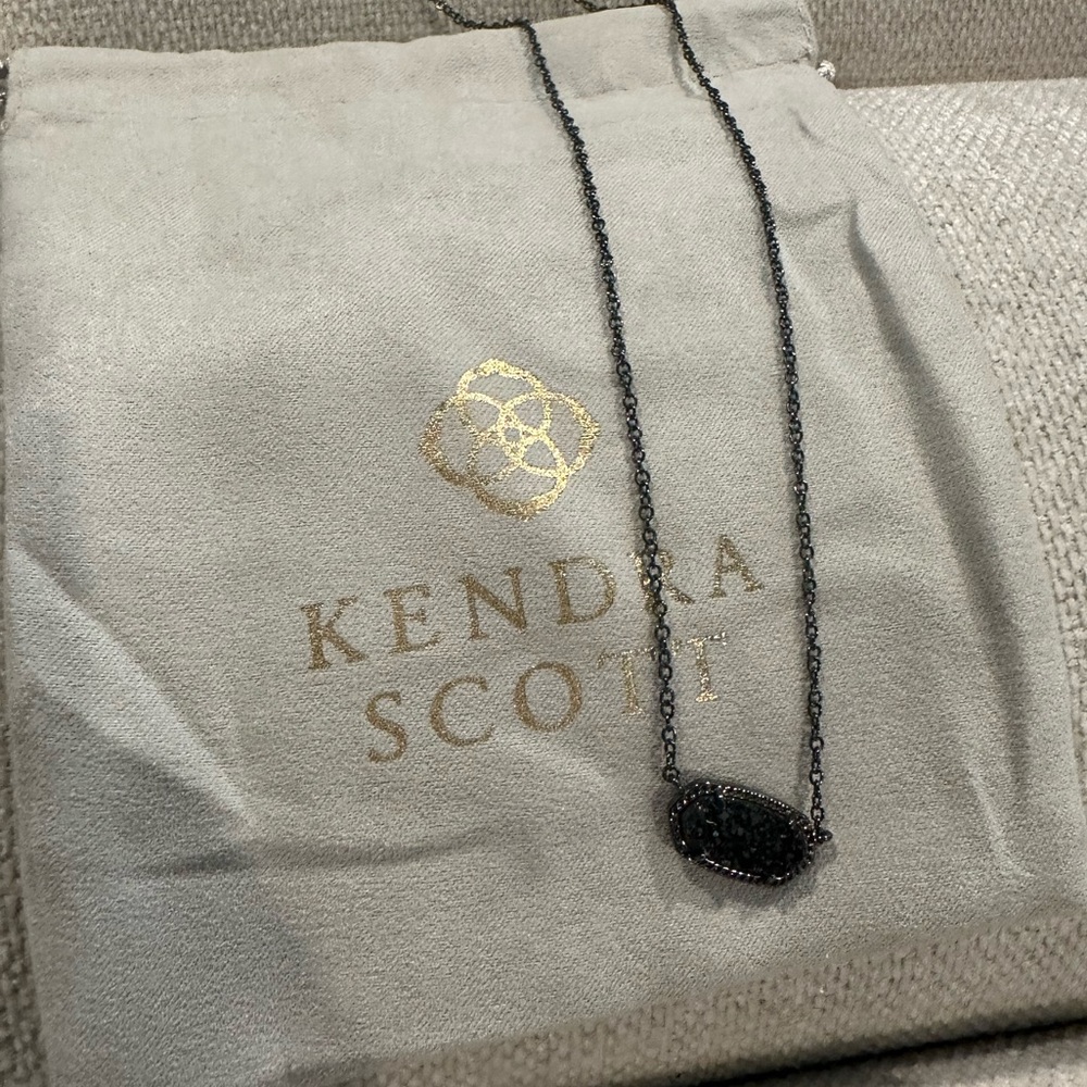Never Worn Kendra Scott Elisa Pendant Necklace in Black Drusy
